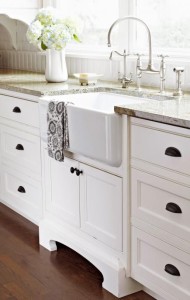 Farmhouse sinks are not only easy on the eyes, they are extremely functional. Take a look at these Looks to Love: 50+ Farmhouse Sinks via Design Asylum Blog