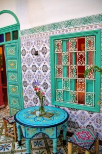 Moroccan tiles are intricate, colorful, and flamboyant - my kinda thing! Let's take a look at these drop-dead gorgeous Moroccan tiles and see how they can be used throughout different Moroccan inspired interiors.