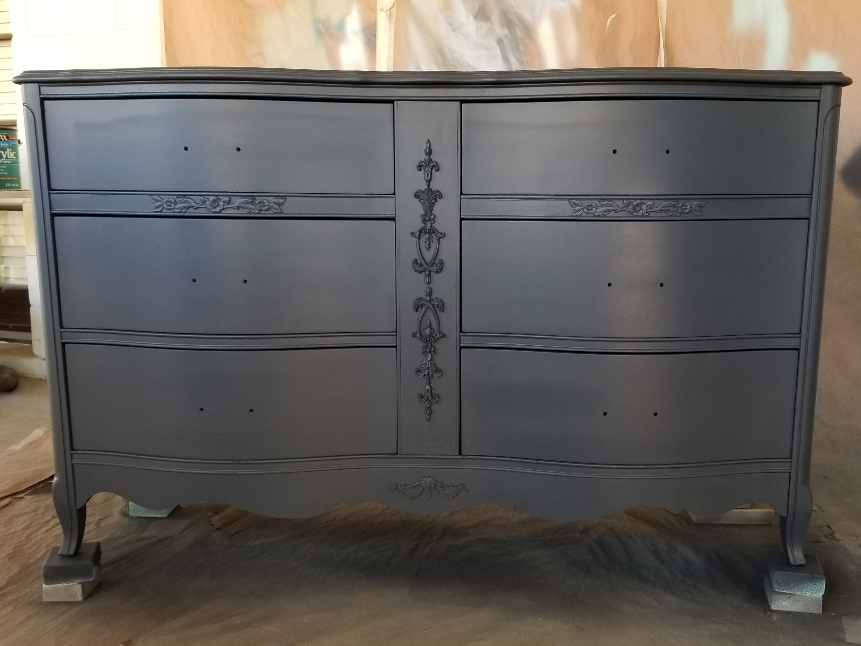 How to update furniture with paint, the easy way! Refinishing outdated furniture can be easy with Velvet Finishes. See our tutorials.