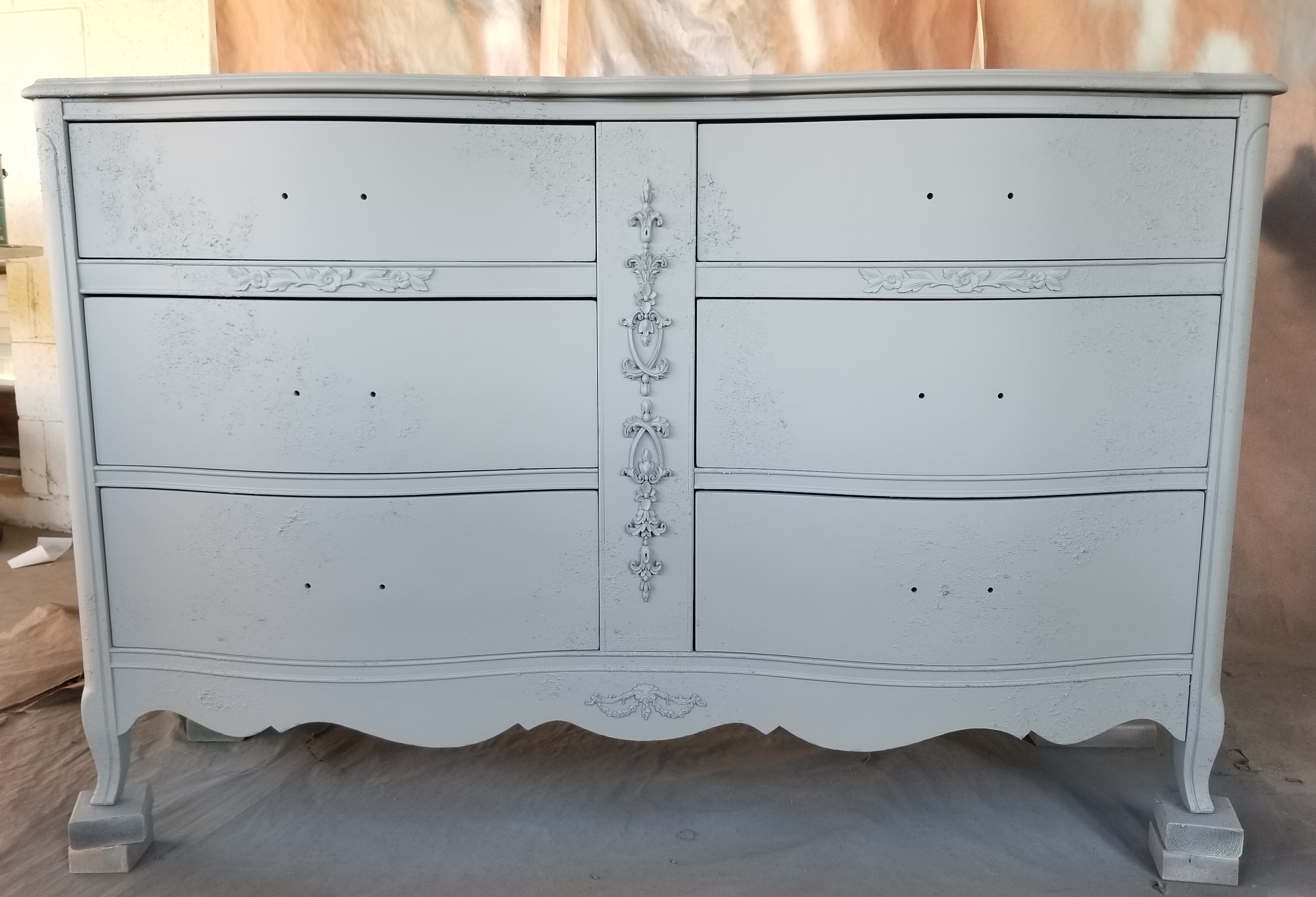 How to update furniture with paint, the easy way! Refinishing outdated furniture can be easy with Velvet Finishes. See our tutorials.